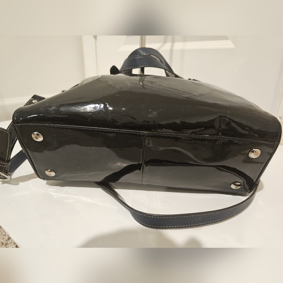 🦋Coach  Patent Leather Handbag - Picture 4 of 11